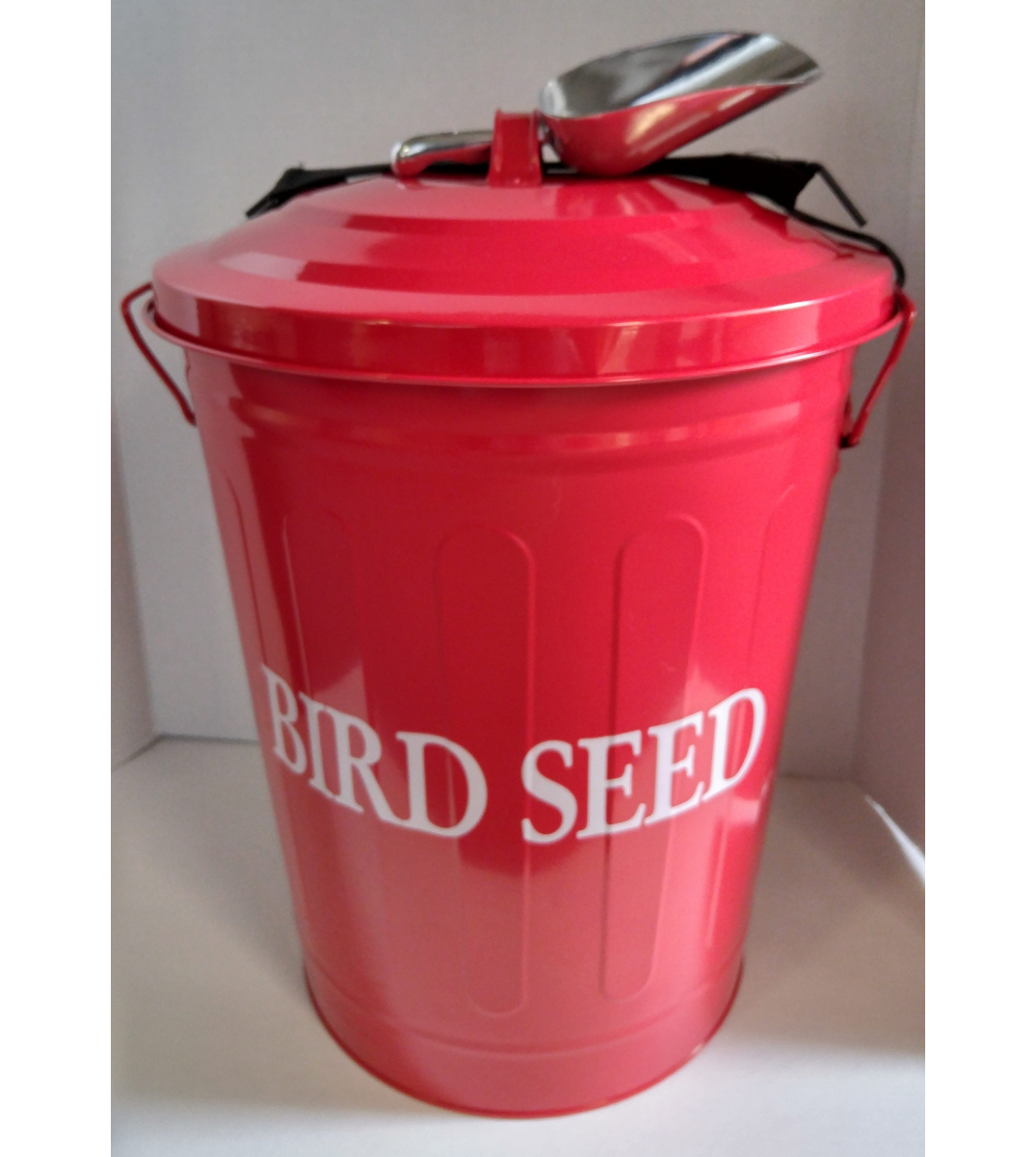 https://www.fiddlecreekfarms.com/store/ProdImages/ProdImages_Extra/15218_HBT-001RS-Metal-Seed-Container-in-RED-1-1-e1523560210826-1-1.jpg
